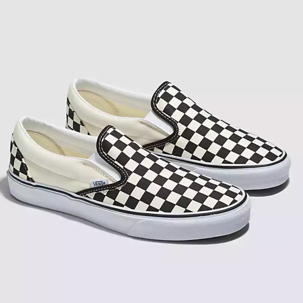 NWT Vans Classic Slip-On Checkerboard
Shoe